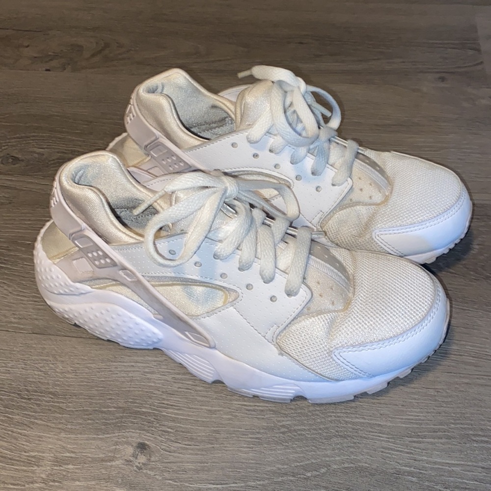 NIKE: All White Huarache